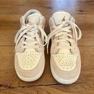 Jordan 1 Low SE Legend Light Brown (Kids 5=womens 6.5)